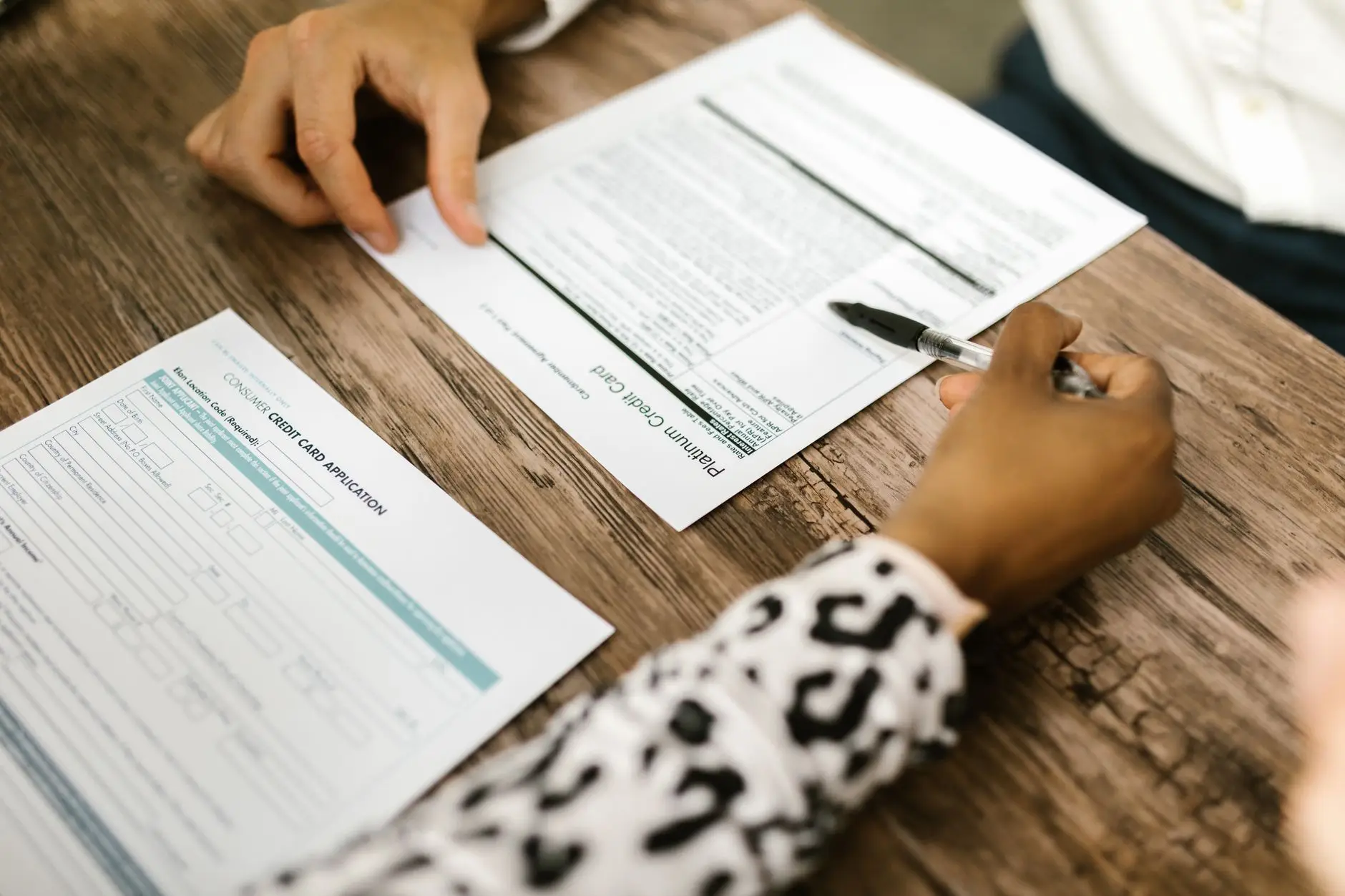 云南教学投影机选购指南:亮度与分辨率的关键参数解析