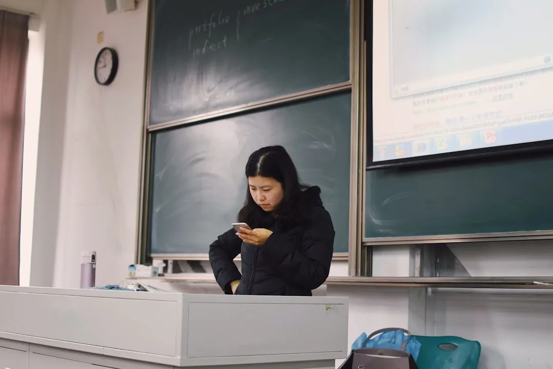 昆明慧育科技教学投影机与电子白板在多媒体教室中的协同应用方案正文配图 2