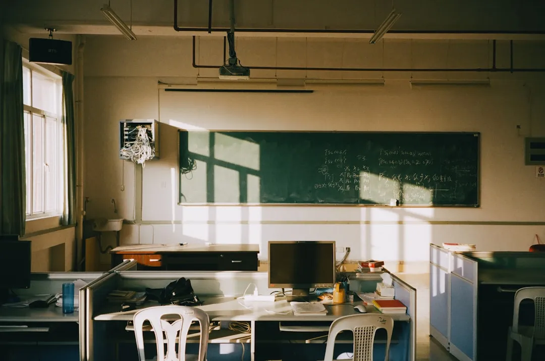 从课堂互动到教学演示:电子白板与实物展台配套技术解析正文配图 2